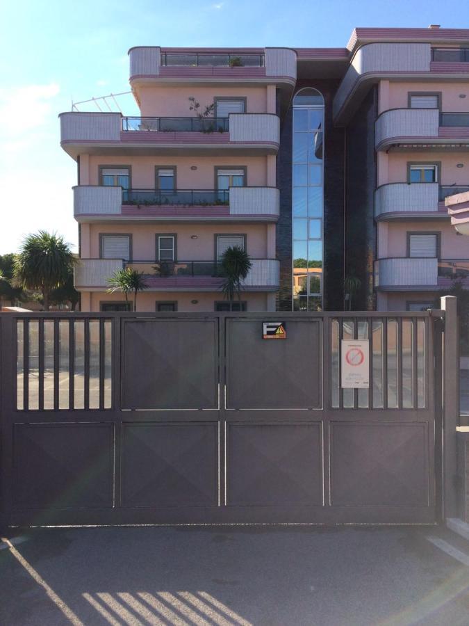 Appartamento Victoria Con Parcheggio Privato Civitavecchia Exteriör bild