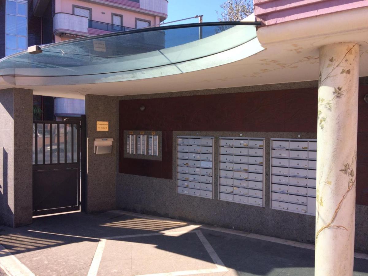 Appartamento Victoria Con Parcheggio Privato Civitavecchia Exteriör bild
